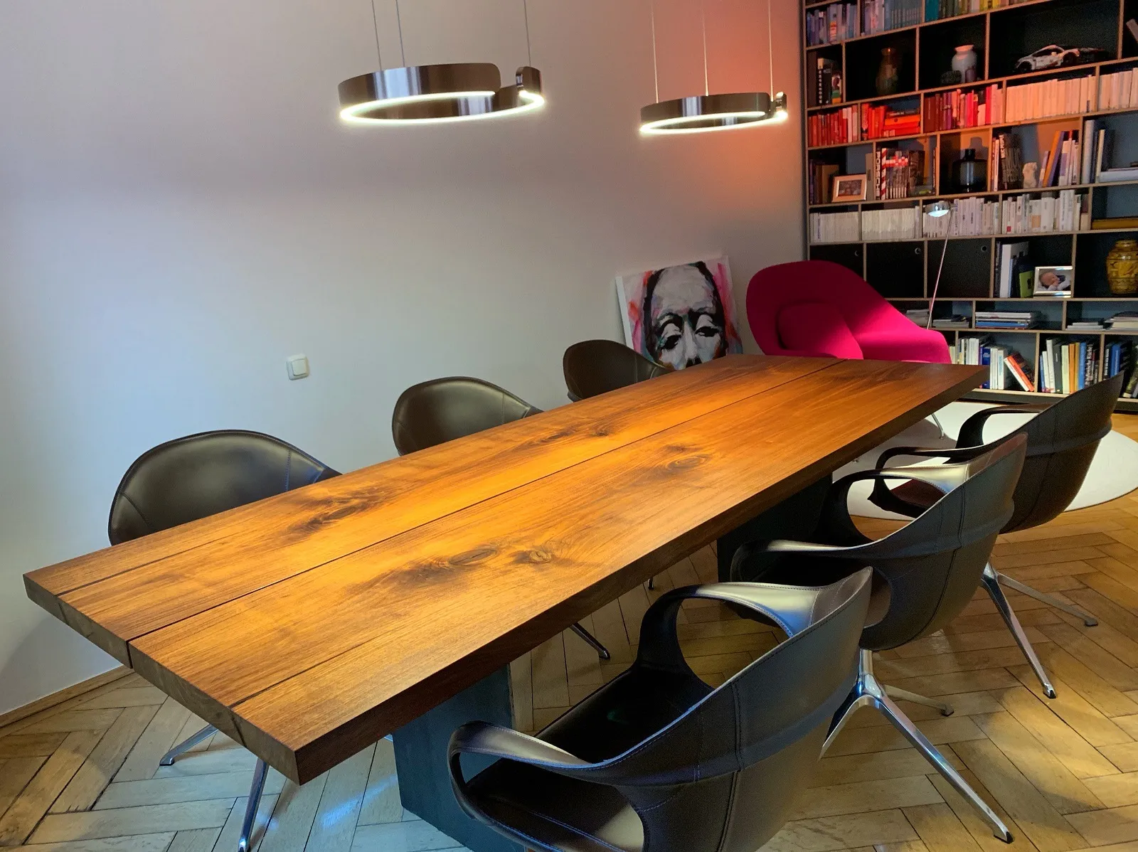 Massiver Nussbaumtisch