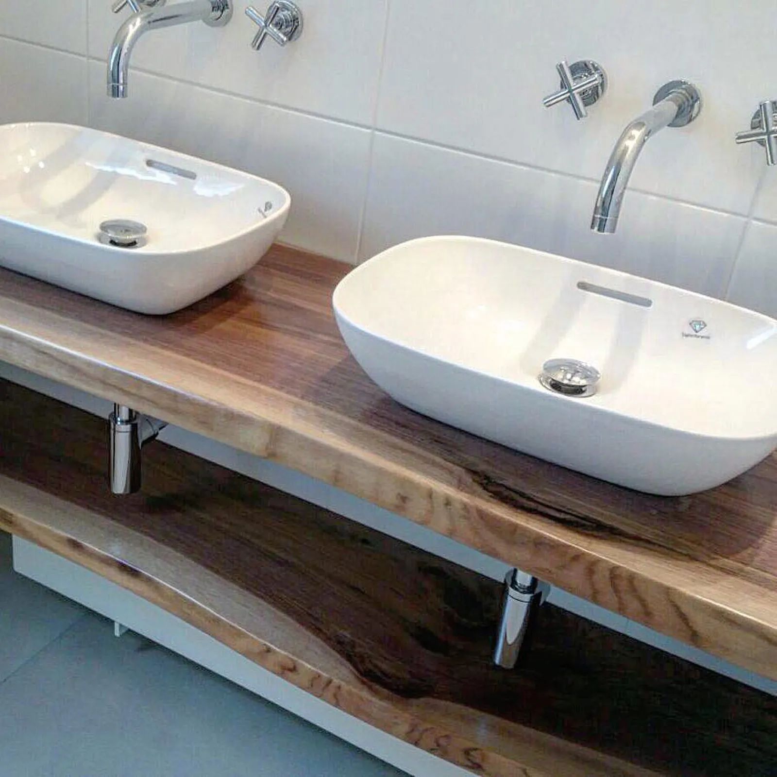 Waschtisch aus Massivholz