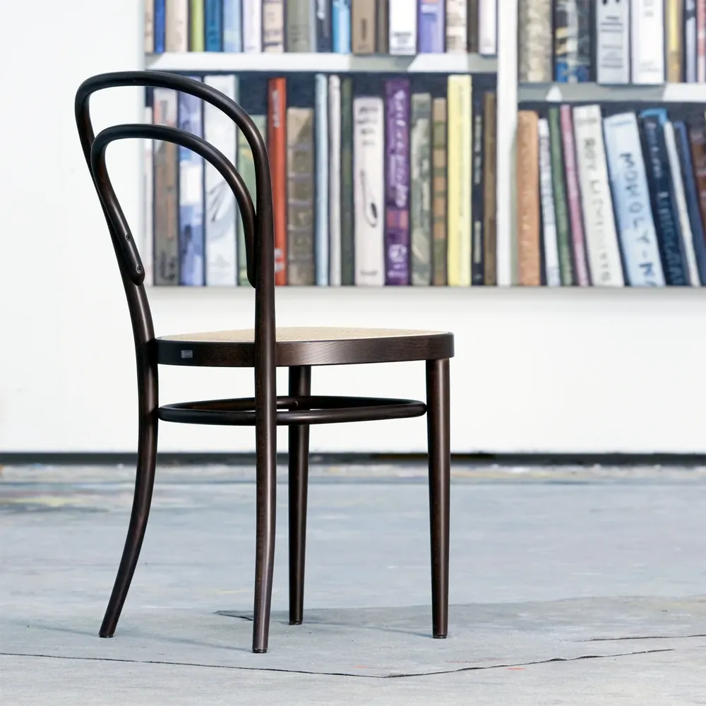 Thonet 214 Bugholzstuhl in einer weiteren Ausführung